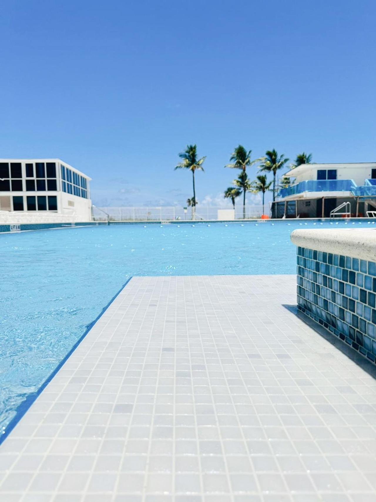 Castle 1733 Ocean View With Direct Access, Pool, Tennis & Free Parking Hébergement de vacances *